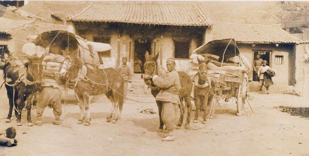 驿站是古代供传递军事情报的官员途中食宿,换马的场所.