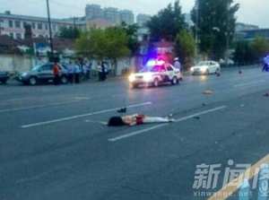 解析 男女凌晨赤裸上身馬路上吵架被撞雙亡