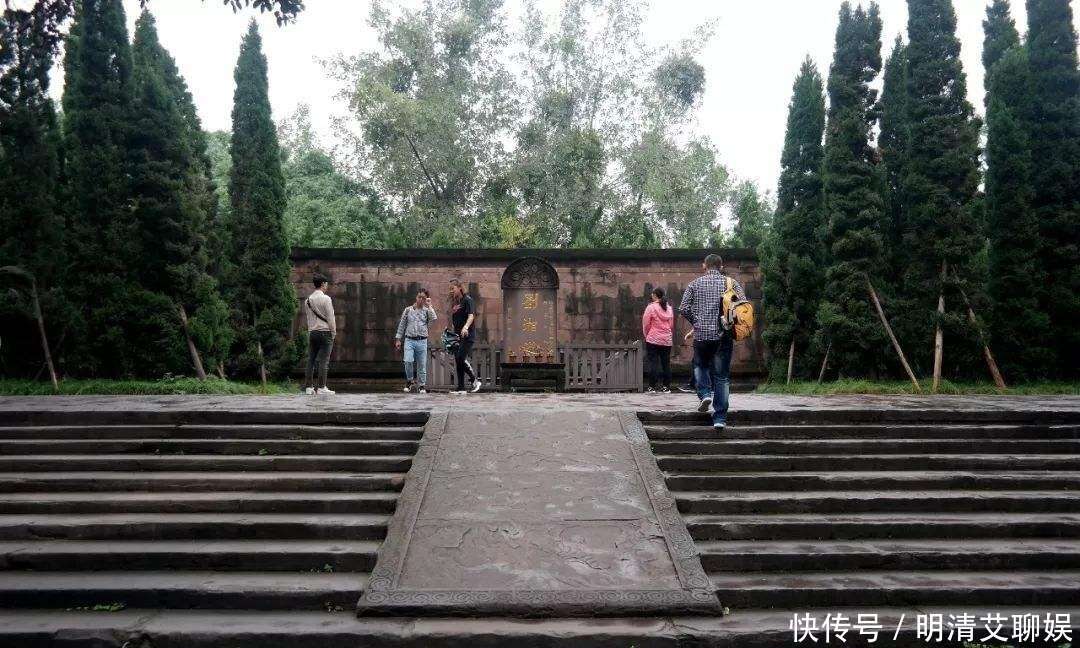 世人尽知武侯祠 可里面有个堪比诸葛的抗日英雄 却鲜有人知 楠木轩