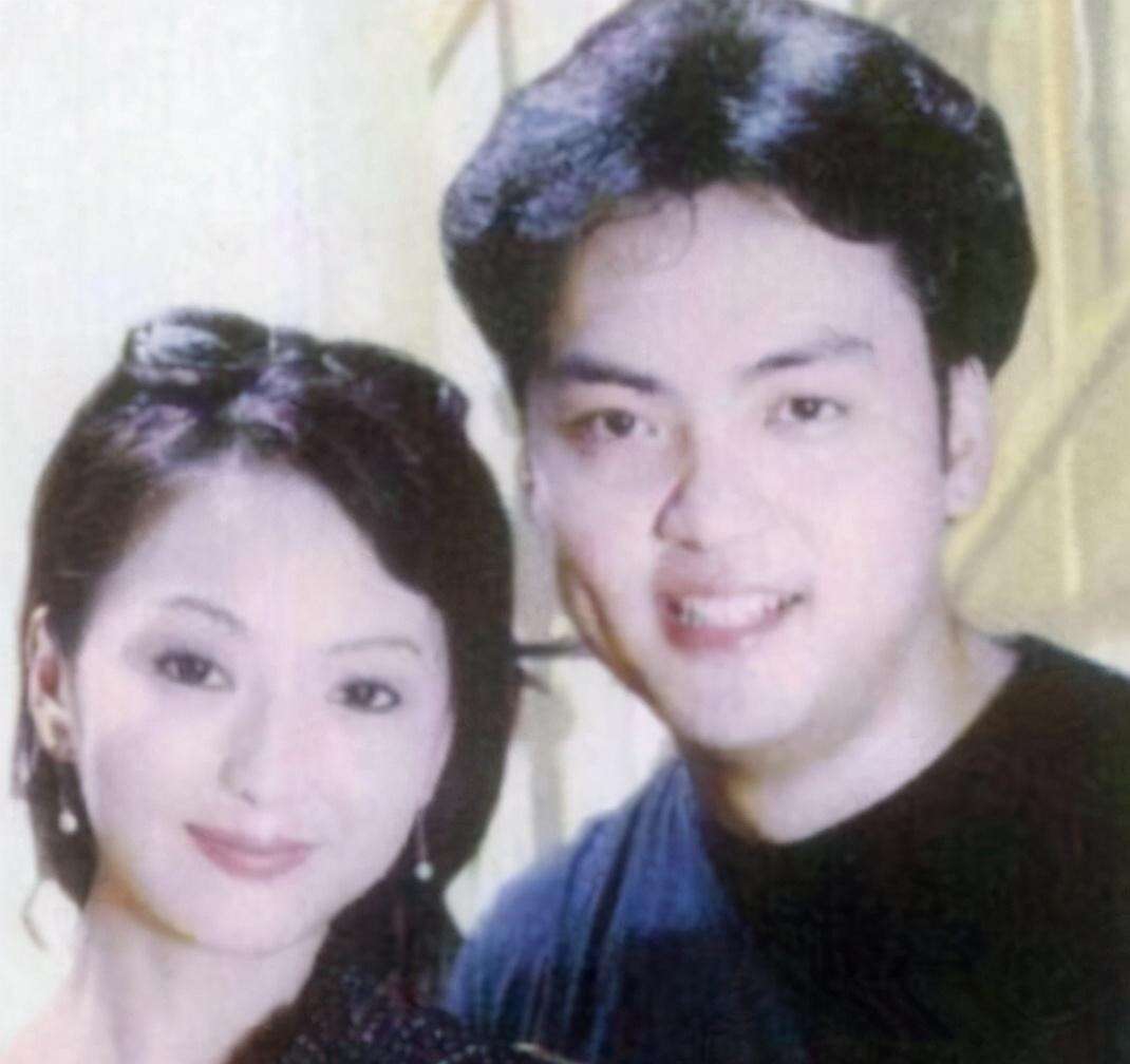 為 香妃 掃墓年的 蕭劍 早已結婚生子 如今胖得認不出 看新聞