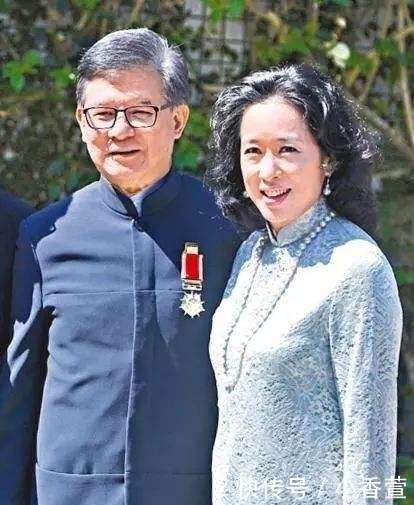 朱玲玲再婚11年得60亿 与现任丈夫逛街十指紧扣 港姐气质依存 楠木轩