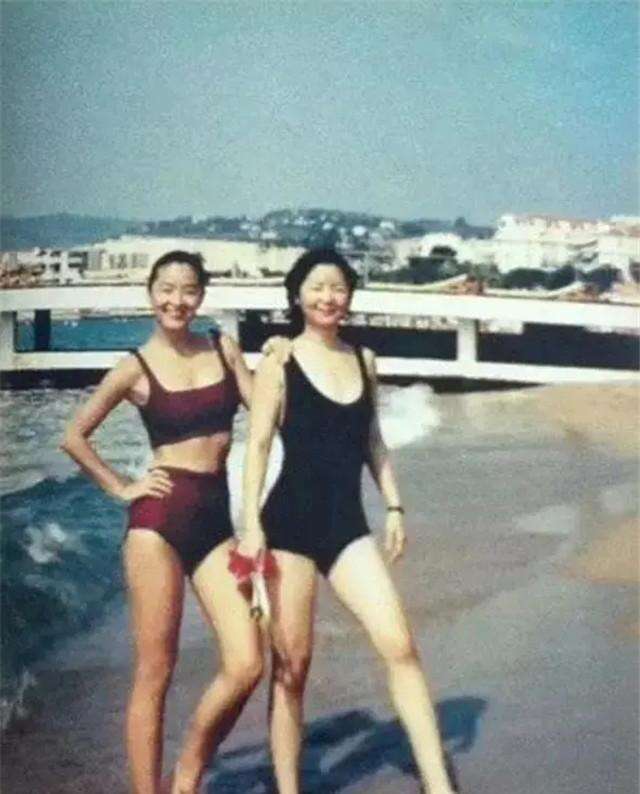 1990年 康城海滩边 邓丽君对林青霞说 青霞 你敢裸泳吗 楠木轩