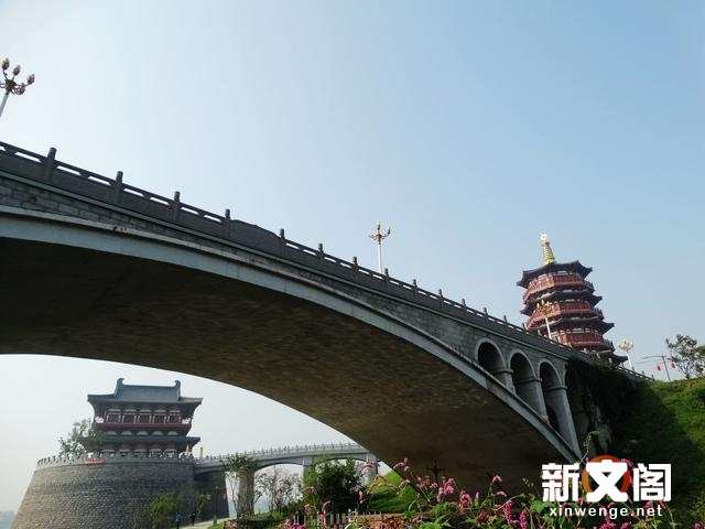 朱櫻橋畔風景如畫 洛河之濱秋花正豔 秋天的洛浦公園最美 楠木軒