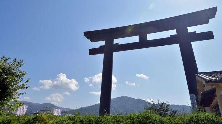 奈良这个小众景点 内有神秘 蛇神 神社 外国游客难一窥其面貌 楠木轩