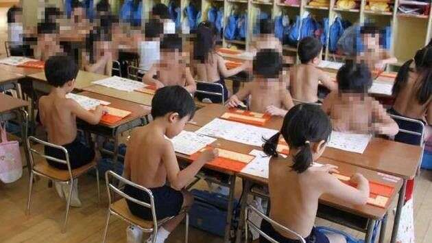 日本学校上演了裸体教育 声称它能刺激发展 网友 这个班不能教 楠木轩