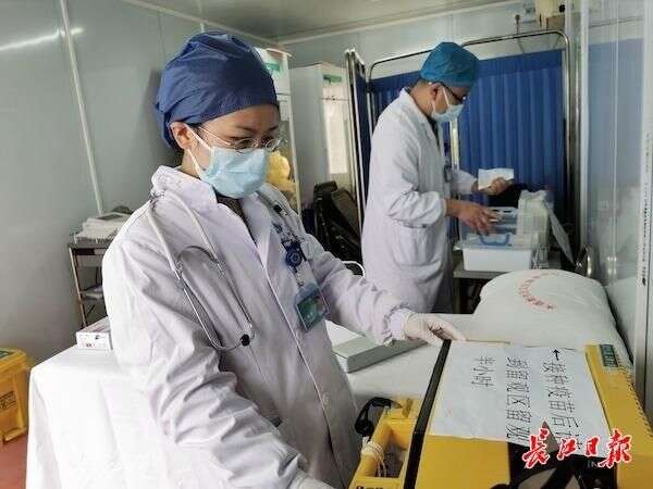 江汉区首个集装箱式新冠疫苗接种点启用