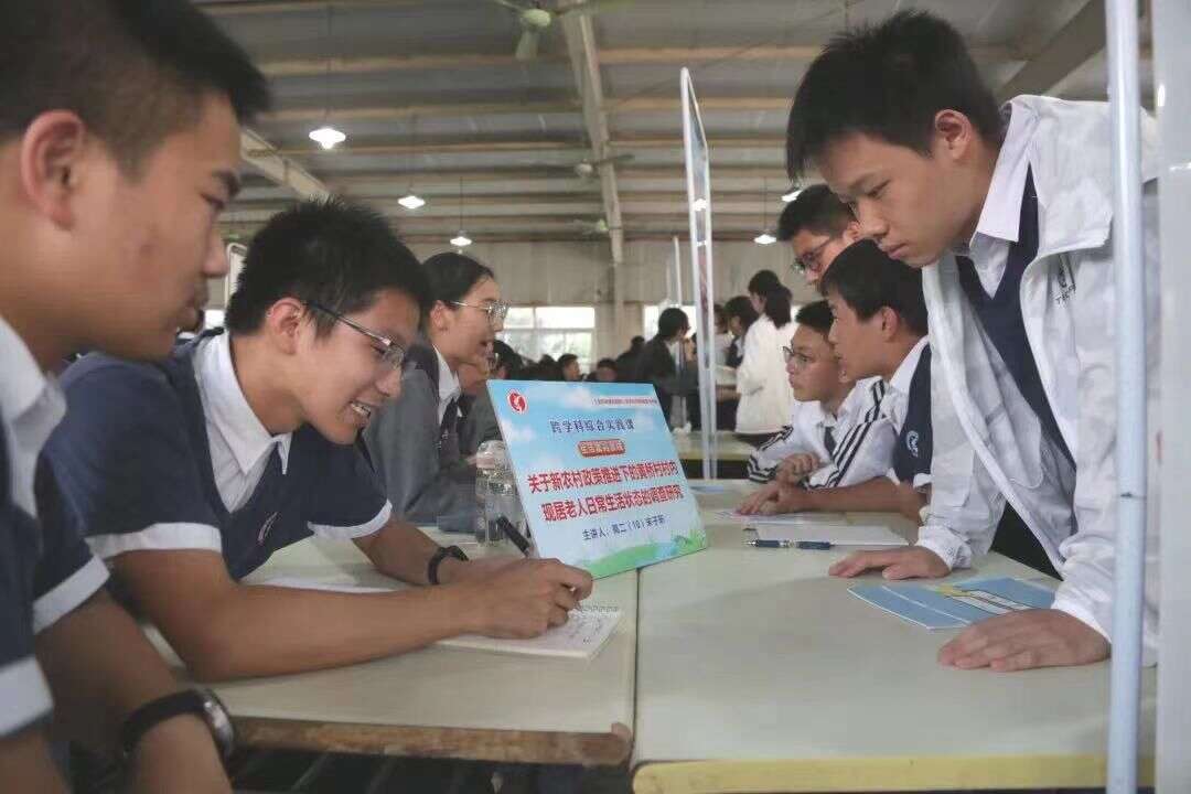 高校教师 村干部在高中联袂 站台 这个学校 课程超市 火爆校园 楠木轩