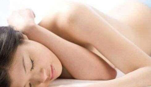 女性 裸睡 好处多 但也需注意三大问题 为健康了解下 楠木轩