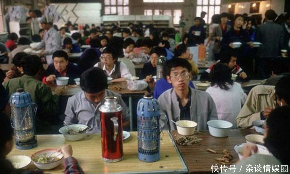 老照片 1980年代的北大校园 怀念那个白衣飘飘的年代 楠木轩