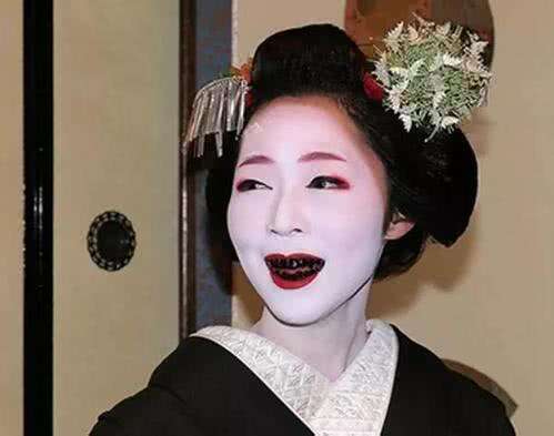 日本女人结婚时 为何要剃眉毛 染黑牙 还要把脸抹白 楠木轩
