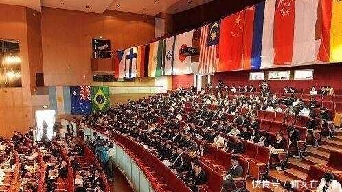 为什么在联合国会议上中国代表说汉语 而日本代表着说英语呢 楠木轩