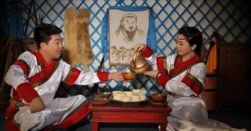 蒙古一家人住一個蒙古包 那夫妻怎麼生活 新婚夫婦 人越多越好 楠木軒