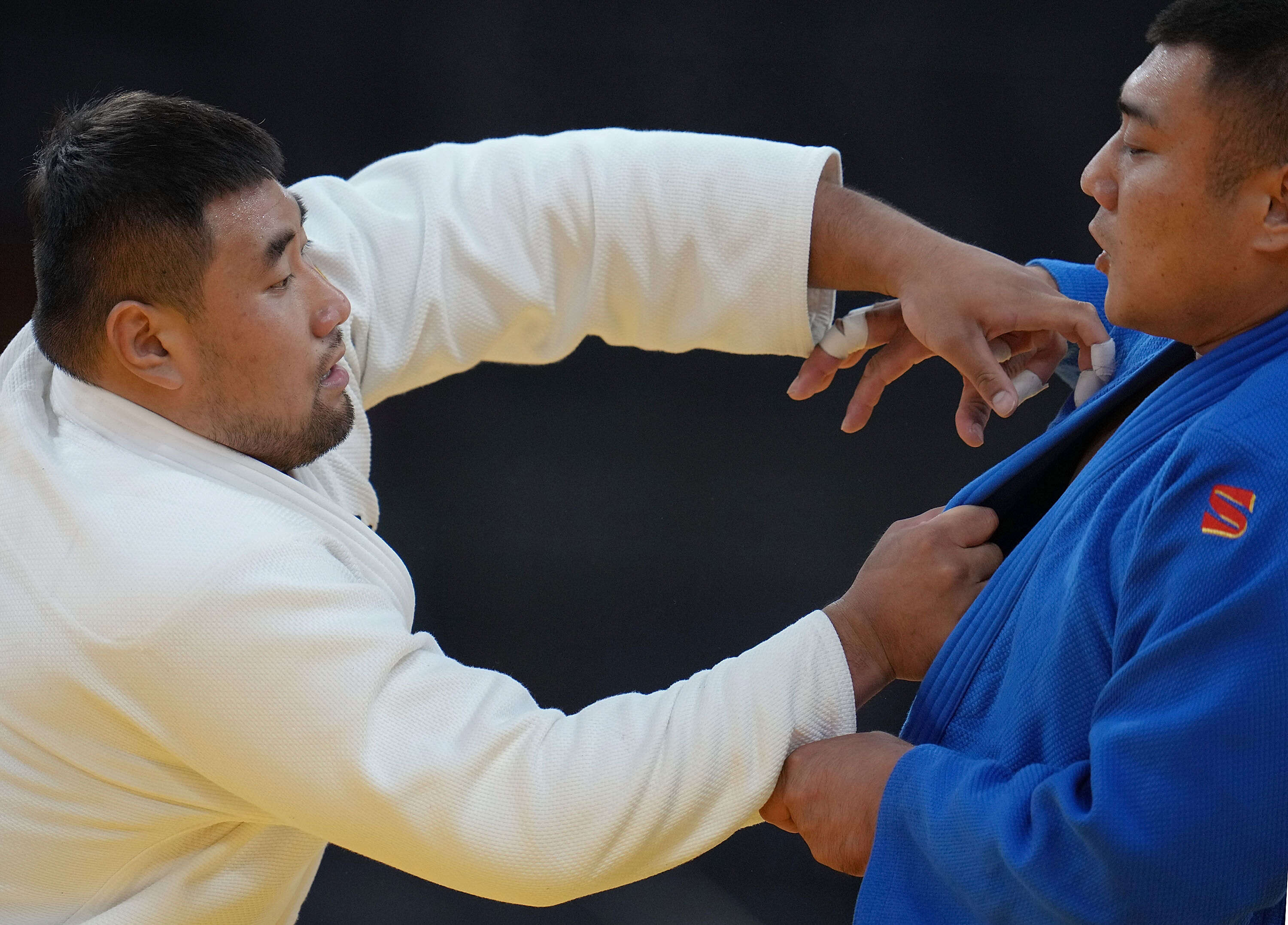 Judo-Yin Yongjie won the men's over 100 kg championship