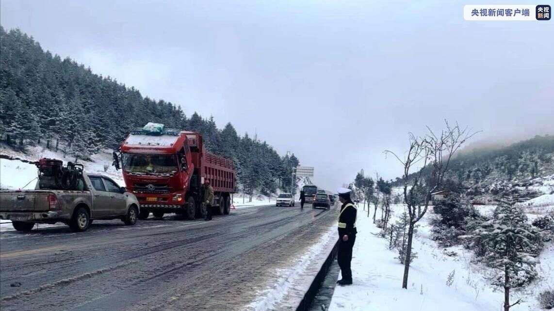 积雪 结冰 落石 云南迪庆部分道路交通中断 楠木轩